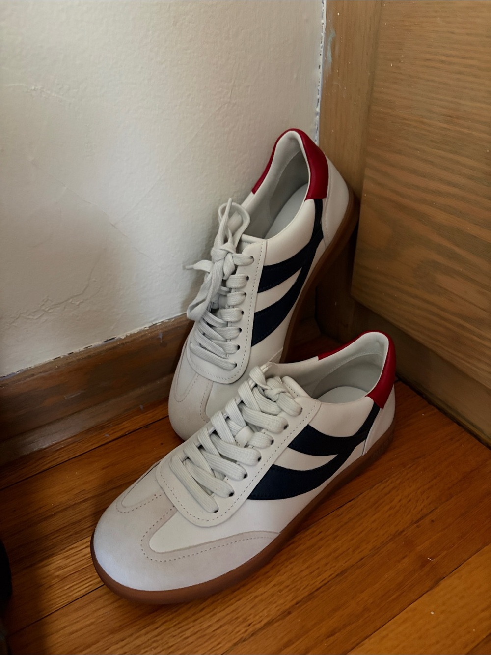 Vince Oasis LIMITED EDITION DELTA 360 White Sneakers, Women’s Size 7